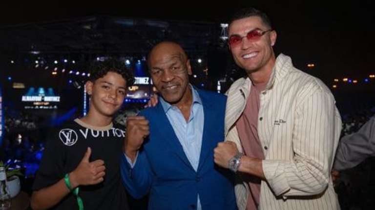 Cristiano Ronaldo y Mike Tyson se llevaron los reflectores en pelea de box
